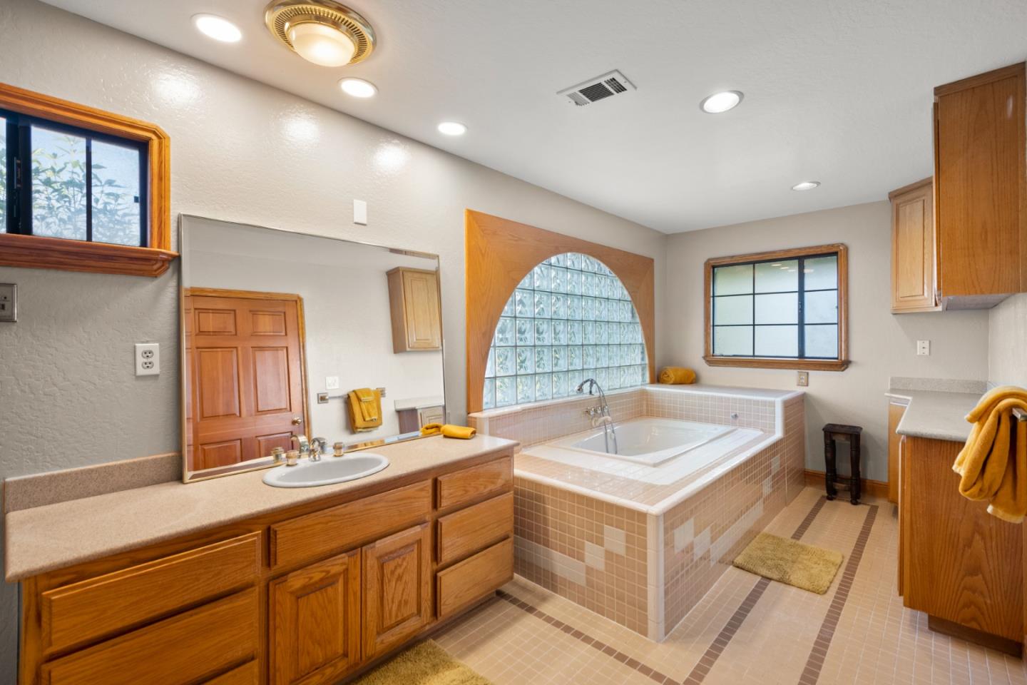 Detail Gallery Image 26 of 40 For 2216 Clarke Ave, East Palo Alto,  CA 94303 - 7 Beds | 6 Baths