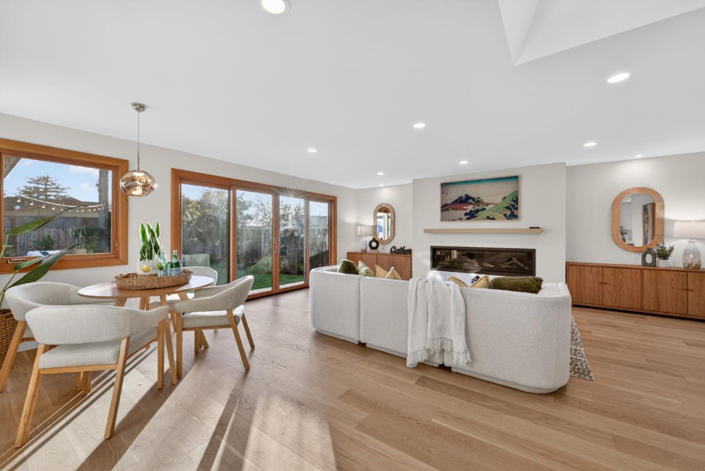 Detail Gallery Image 4 of 26 For 1500 Dougmar Dr, Santa Cruz,  CA 95062 - 4 Beds | 2 Baths