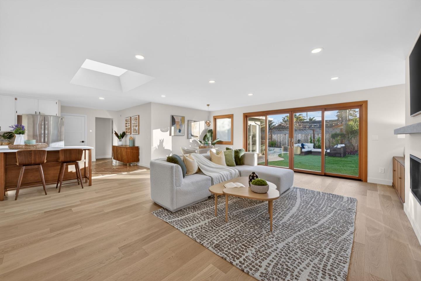 Detail Gallery Image 7 of 26 For 1500 Dougmar Dr, Santa Cruz,  CA 95062 - 4 Beds | 2 Baths