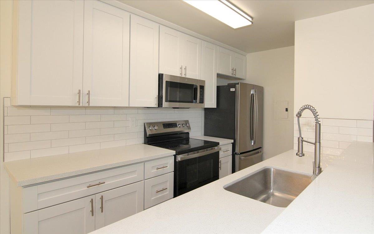 Detail Gallery Image 3 of 18 For 4435 Diamond St #2,  Capitola,  CA 95010 - 2 Beds | 1 Baths