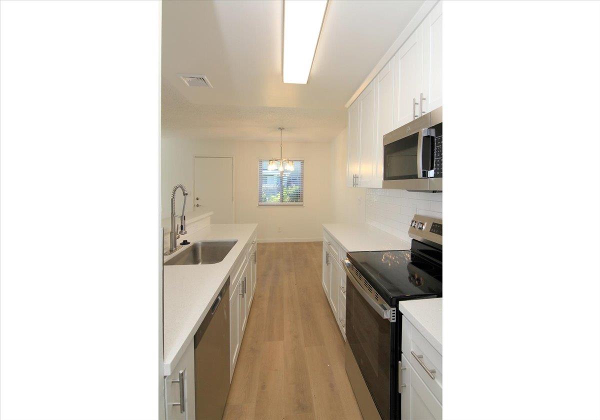 Detail Gallery Image 4 of 18 For 4435 Diamond St #2,  Capitola,  CA 95010 - 2 Beds | 1 Baths