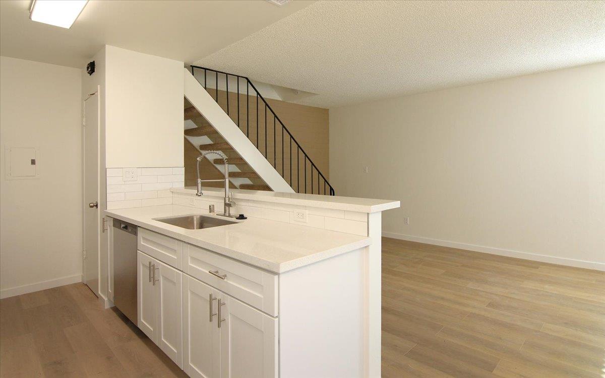 Detail Gallery Image 8 of 18 For 4435 Diamond St #2,  Capitola,  CA 95010 - 2 Beds | 1 Baths