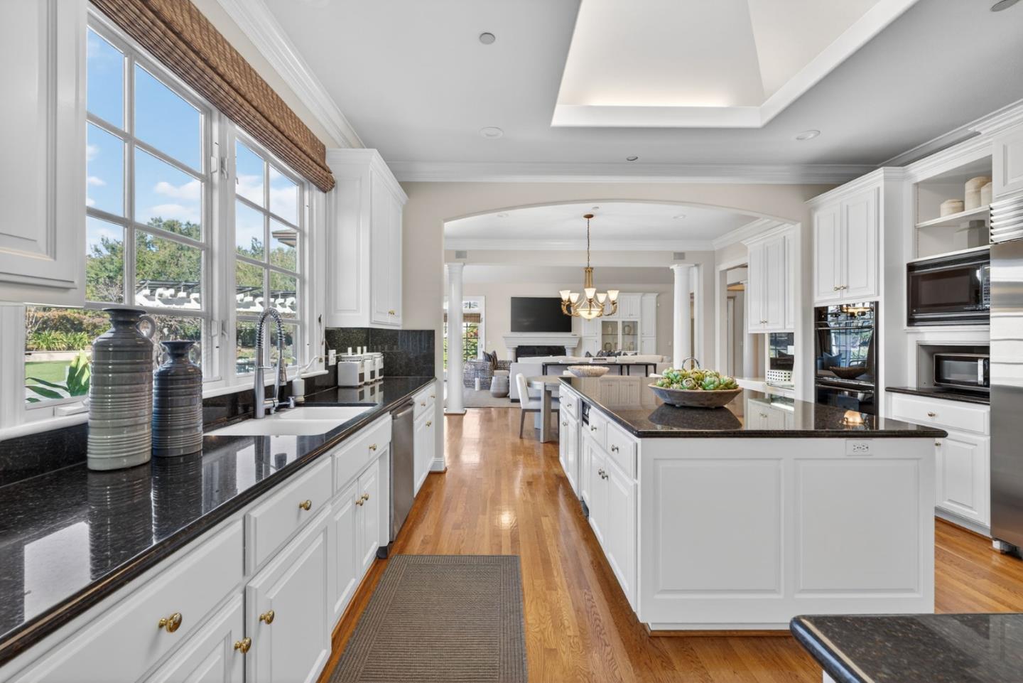 Detail Gallery Image 11 of 39 For 18800 Bella Vina, Saratoga,  CA 95070 - 4 Beds | 5/1 Baths