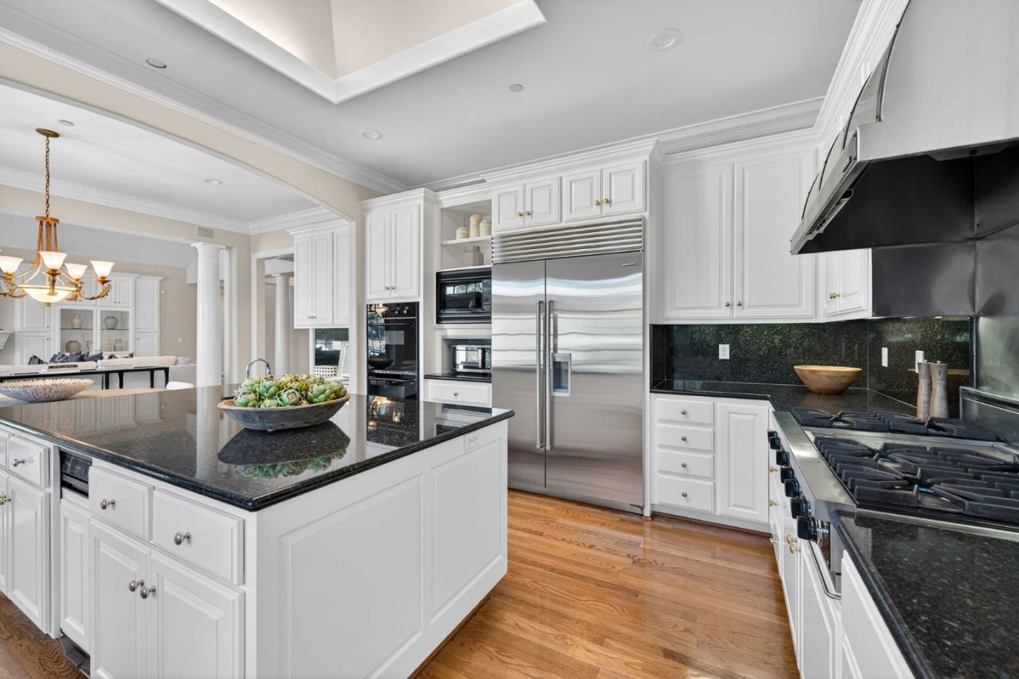 Detail Gallery Image 14 of 39 For 18800 Bella Vina, Saratoga,  CA 95070 - 4 Beds | 5/1 Baths