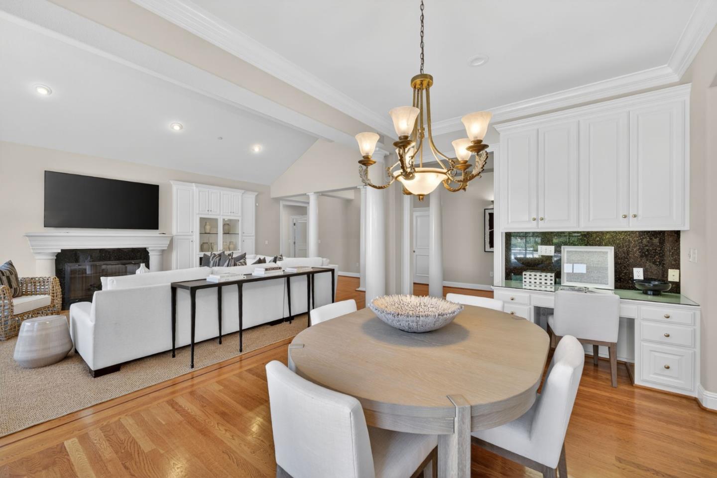 Detail Gallery Image 16 of 39 For 18800 Bella Vina, Saratoga,  CA 95070 - 4 Beds | 5/1 Baths