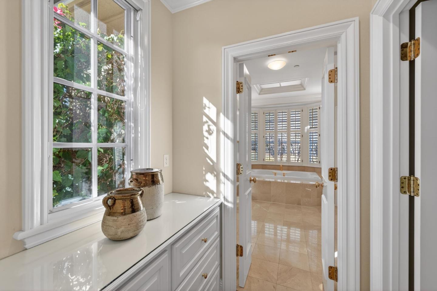 Detail Gallery Image 26 of 39 For 18800 Bella Vina, Saratoga,  CA 95070 - 4 Beds | 5/1 Baths