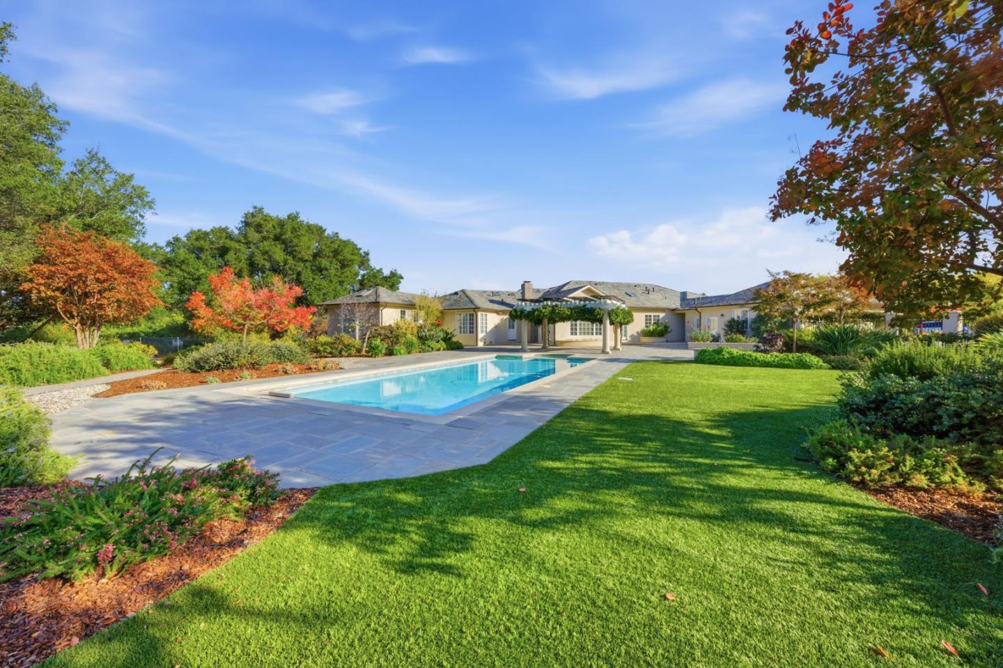 Detail Gallery Image 3 of 39 For 18800 Bella Vina, Saratoga,  CA 95070 - 4 Beds | 5/1 Baths