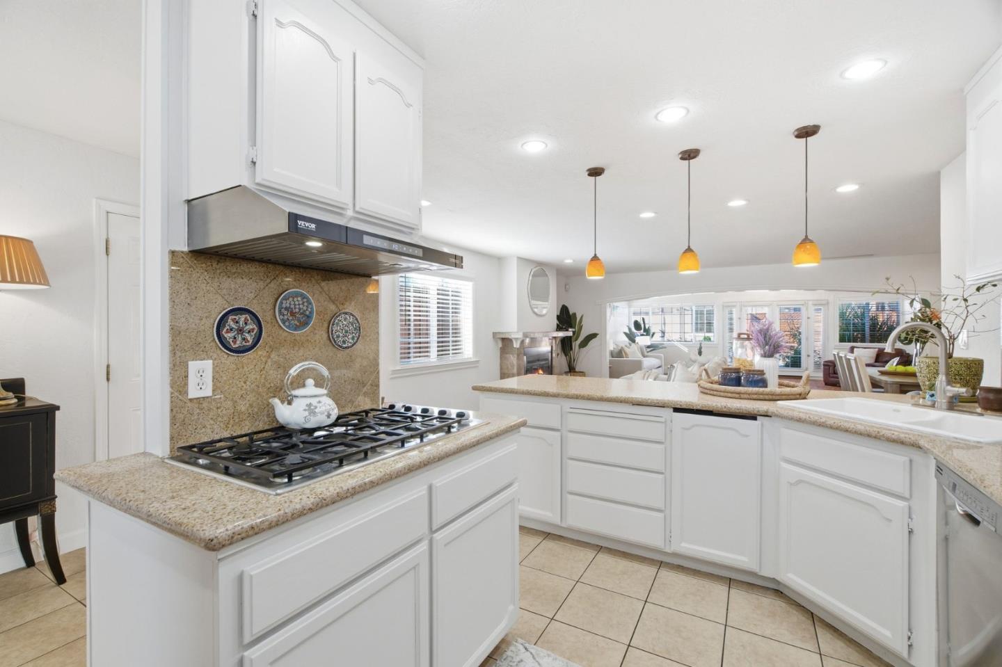 Detail Gallery Image 9 of 42 For 1061 Shamrock Dr, Campbell,  CA 95008 - 4 Beds | 3 Baths