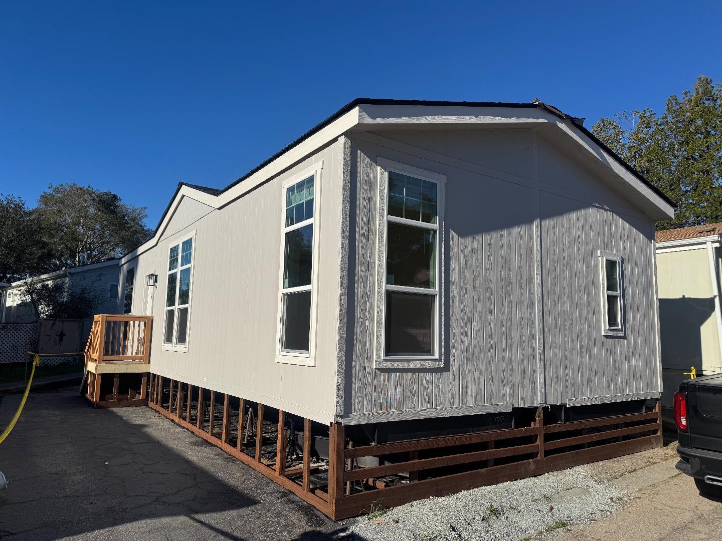 Front Image Thumbnail for ML82031523