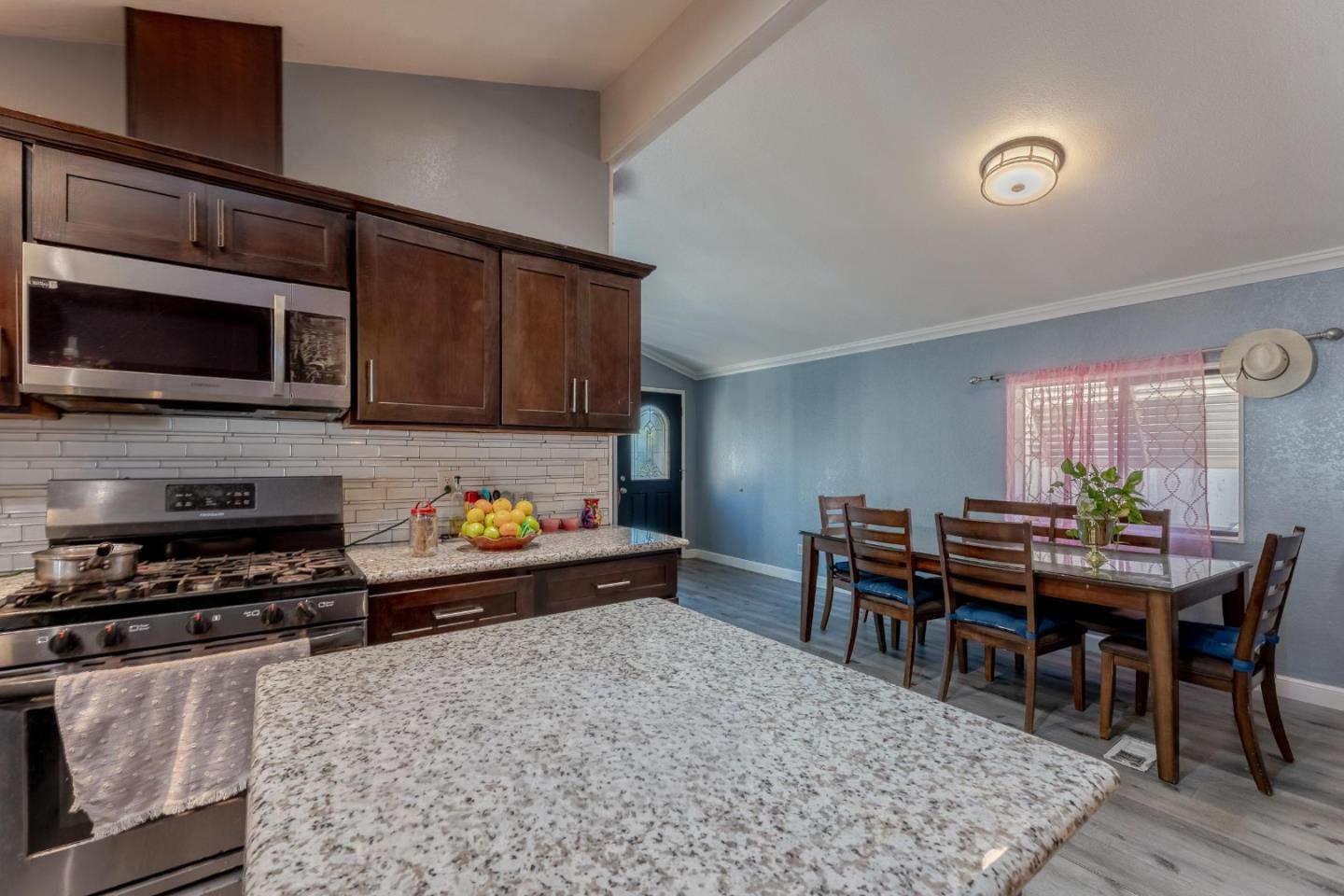 Detail Gallery Image 8 of 24 For 580 Ahwanee Ave #11,  Sunnyvale,  CA 94085 - 2 Beds | 2 Baths
