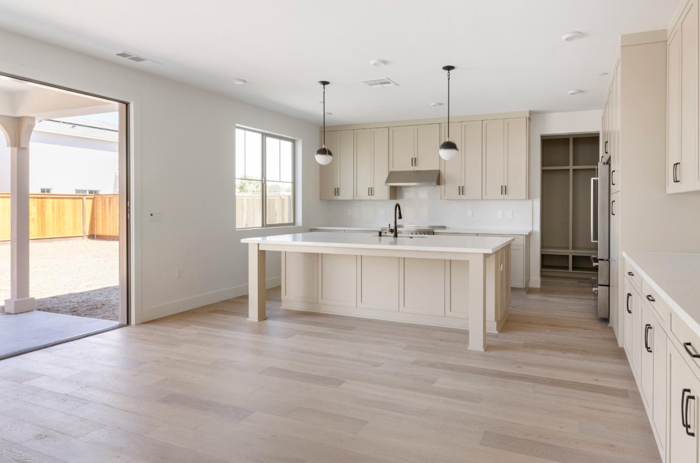 Detail Gallery Image 5 of 18 For 7376 Ailes Ct, Gilroy,  CA 95020 - 4 Beds | 3/1 Baths