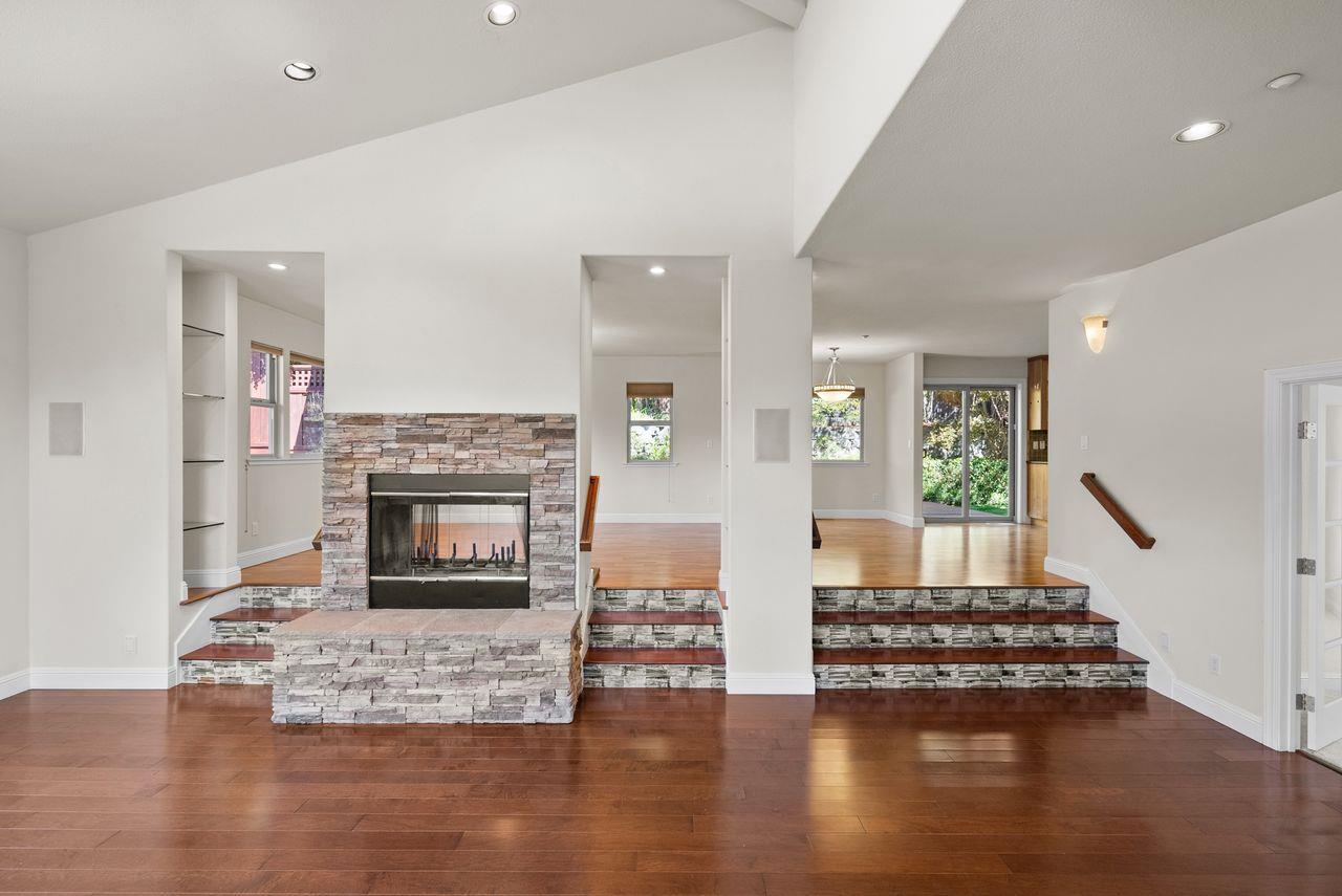 Detail Gallery Image 5 of 22 For 108 Misty Ct, Santa Cruz,  CA 95060 - 3 Beds | 3 Baths