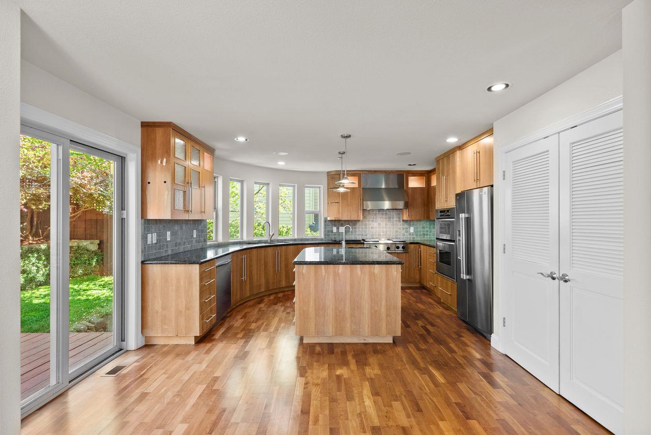 Detail Gallery Image 7 of 22 For 108 Misty Ct, Santa Cruz,  CA 95060 - 3 Beds | 3 Baths