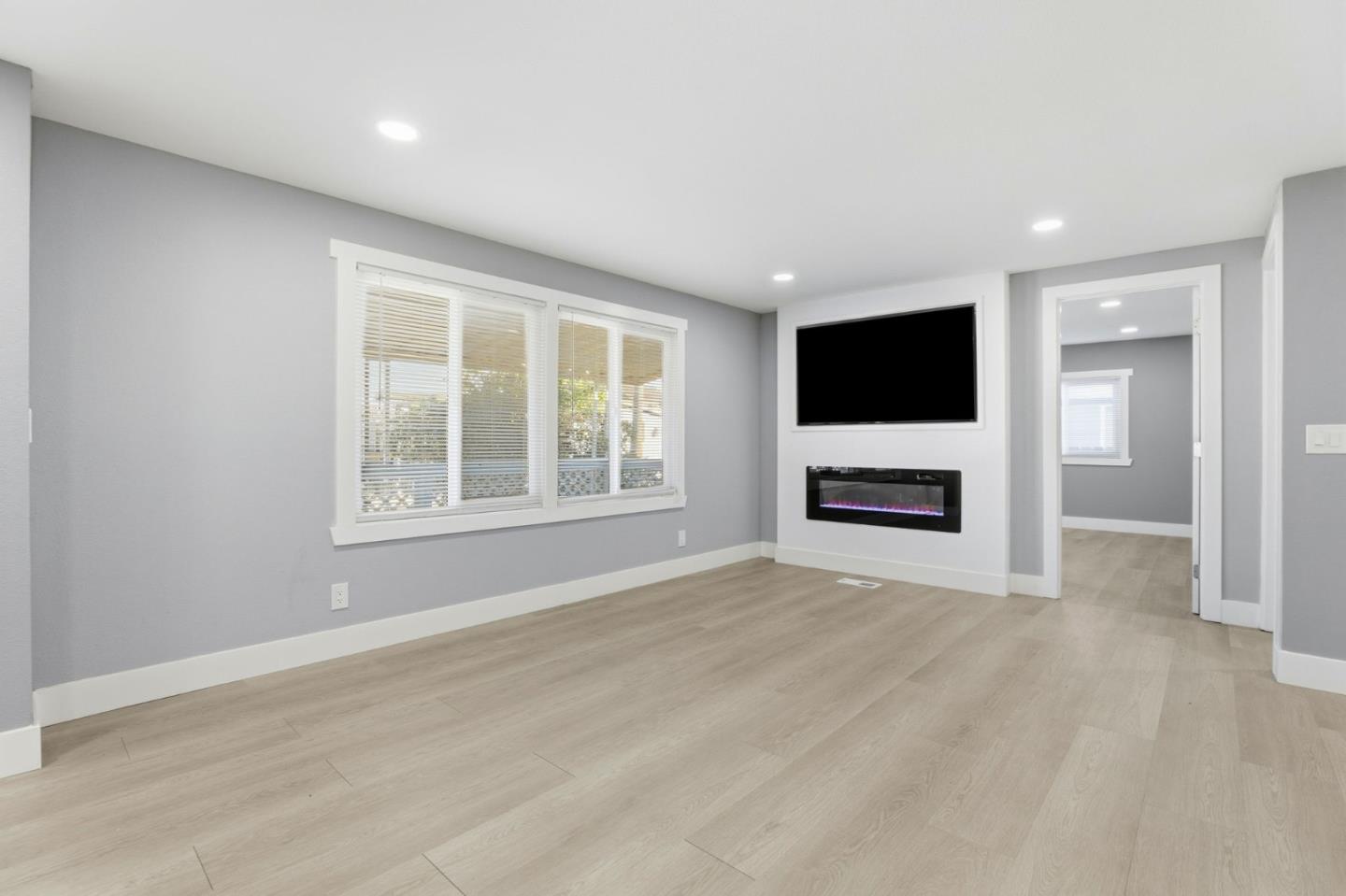 Detail Gallery Image 9 of 37 For 174 Redwood Ave #174,  Hollister,  CA 95023 - 4 Beds | 2 Baths