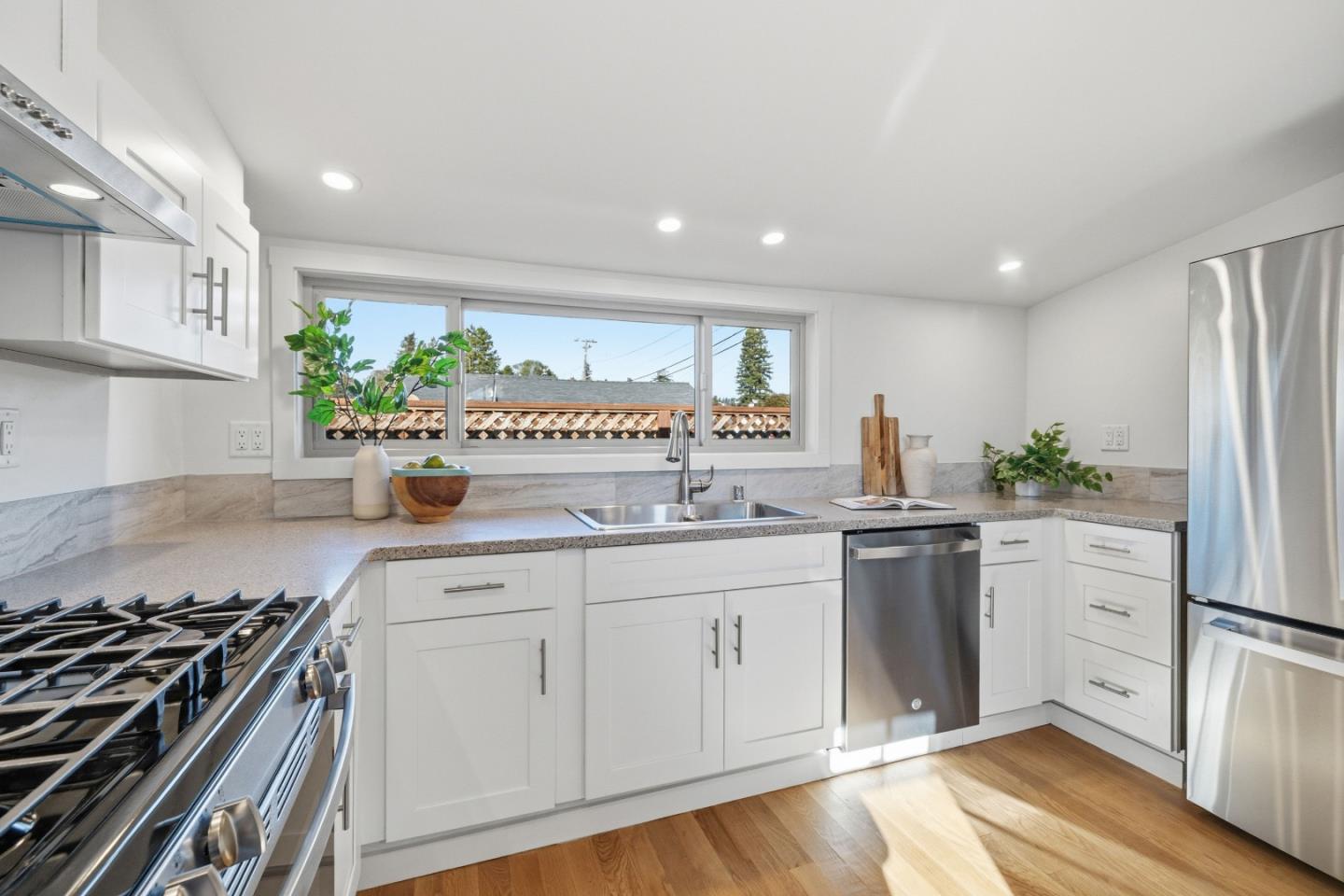 Detail Gallery Image 6 of 76 For 133 Washburn Ave, Santa Cruz,  CA 95063 - 2 Beds | 1 Baths