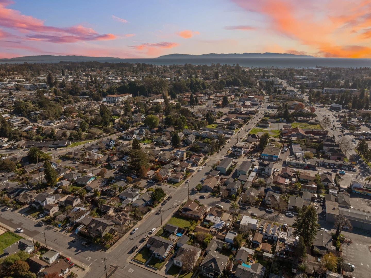 Detail Gallery Image 74 of 76 For 133 Washburn Ave, Santa Cruz,  CA 95063 - 2 Beds | 1 Baths