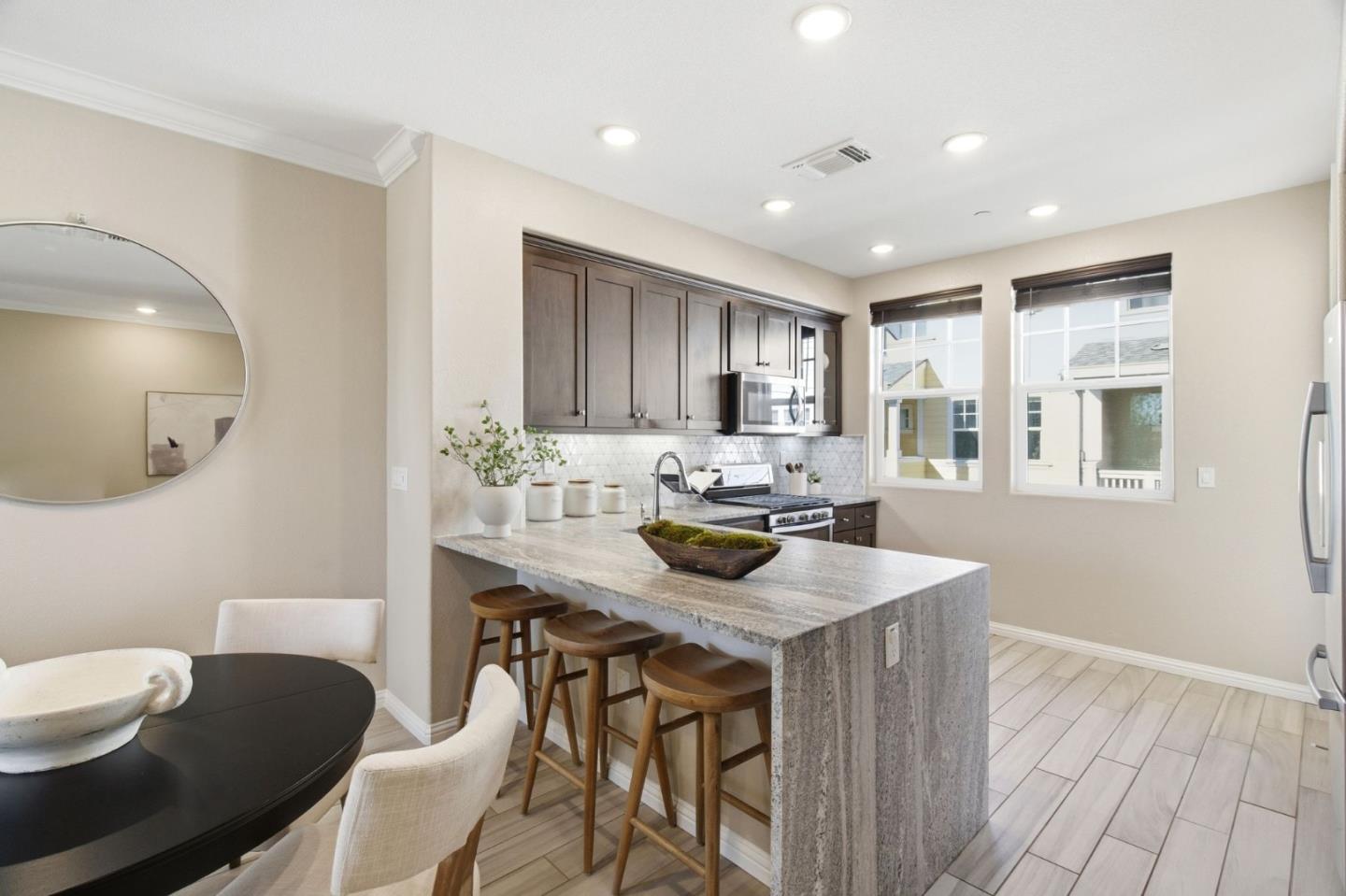 Detail Gallery Image 10 of 50 For 394 Circuit Way, Mountain View,  CA 94043 - 3 Beds | 2/1 Baths