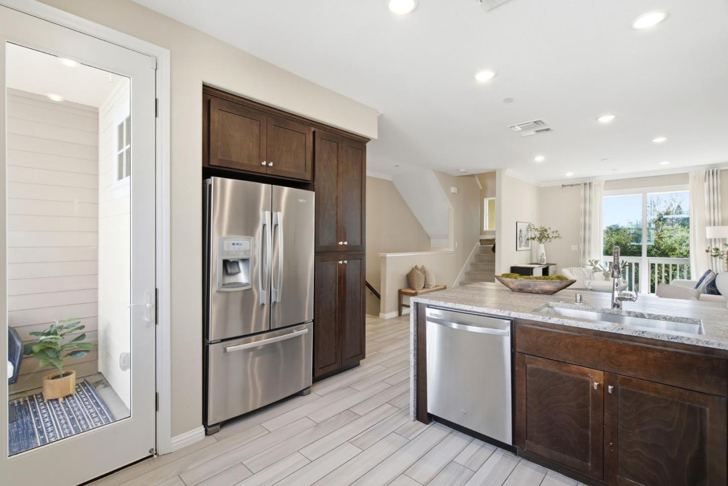 Detail Gallery Image 12 of 50 For 394 Circuit Way, Mountain View,  CA 94043 - 3 Beds | 2/1 Baths