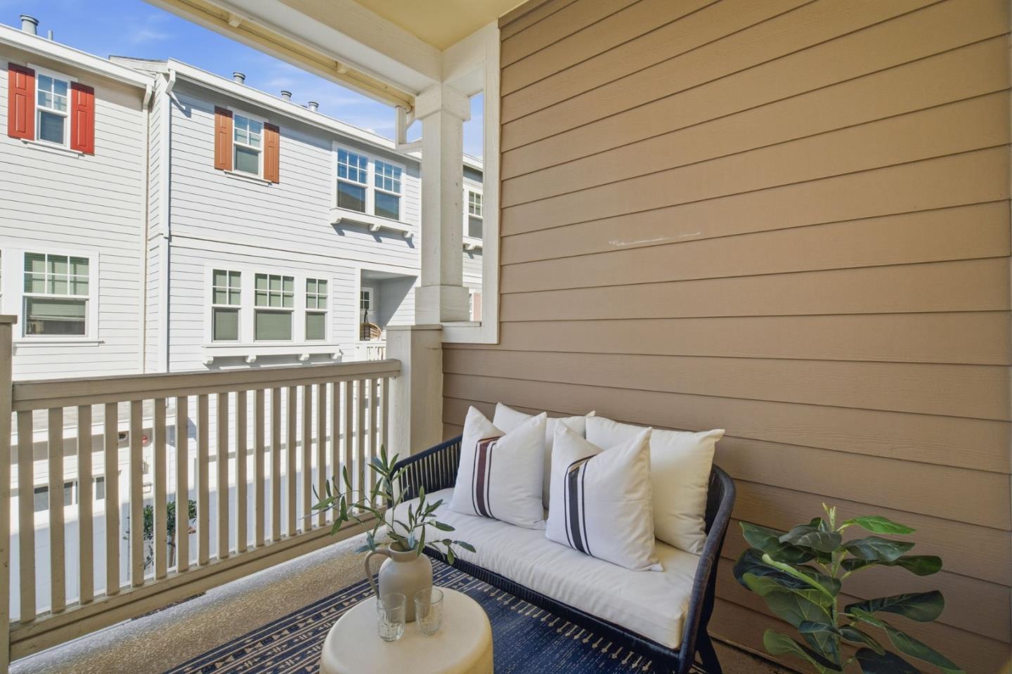 Detail Gallery Image 15 of 50 For 394 Circuit Way, Mountain View,  CA 94043 - 3 Beds | 2/1 Baths