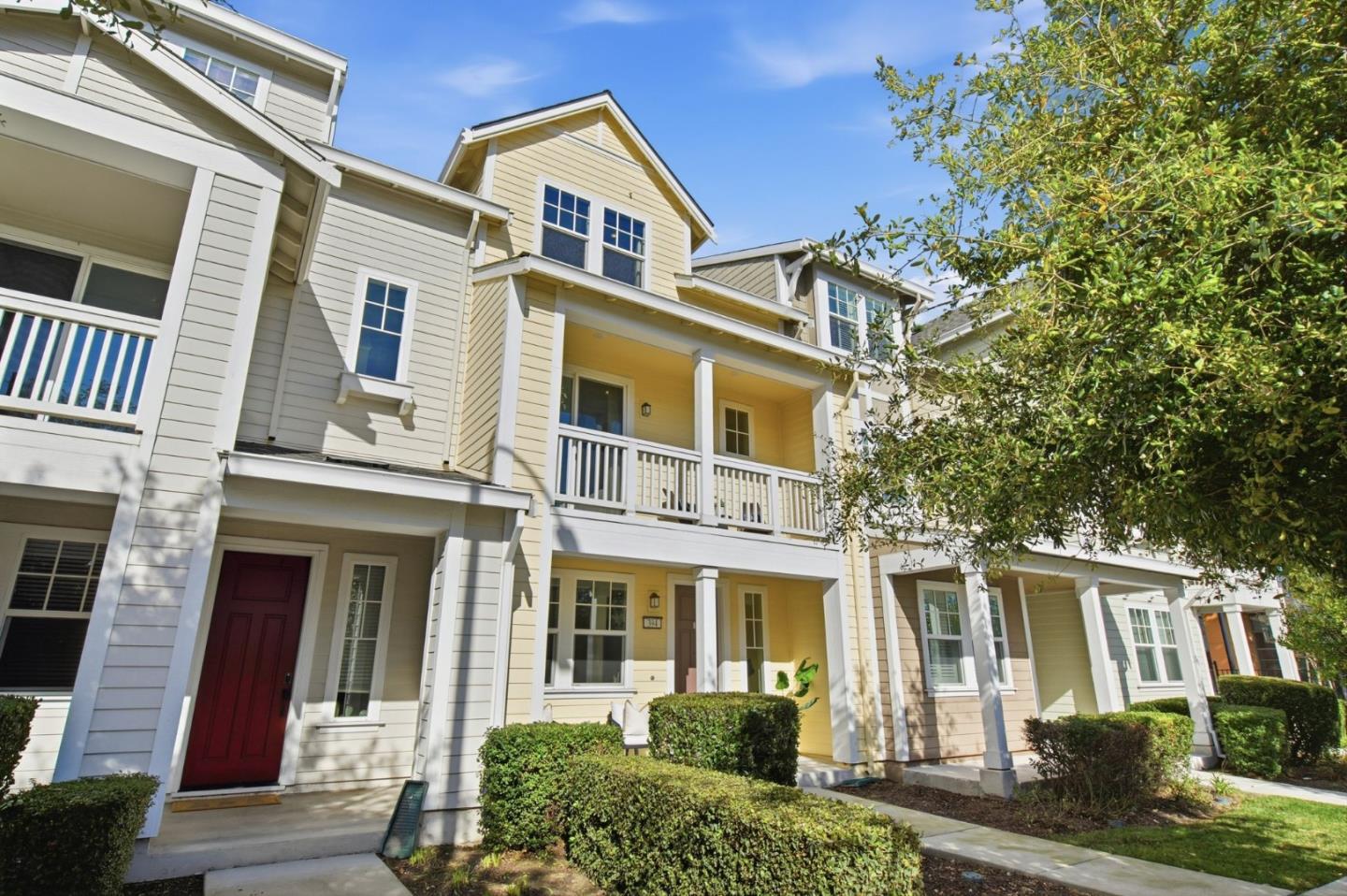 Detail Gallery Image 3 of 50 For 394 Circuit Way, Mountain View,  CA 94043 - 3 Beds | 2/1 Baths