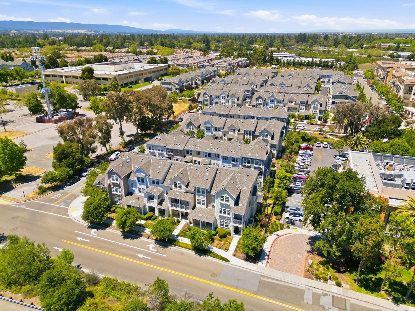 Detail Gallery Image 38 of 50 For 394 Circuit Way, Mountain View,  CA 94043 - 3 Beds | 2/1 Baths