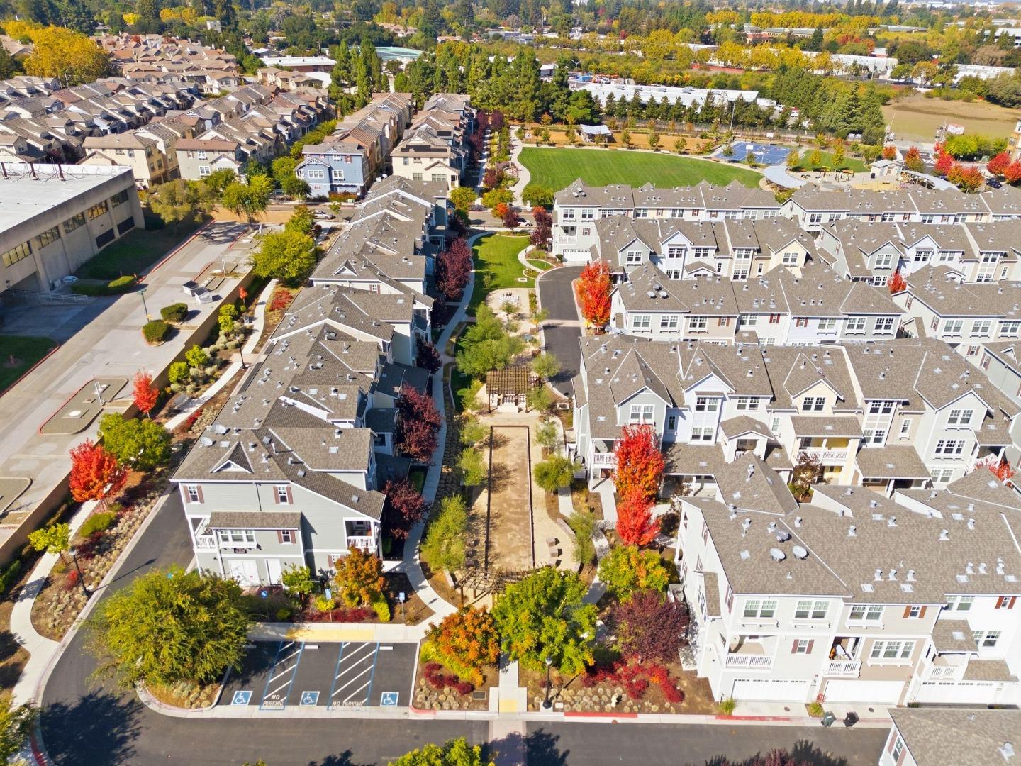 Detail Gallery Image 43 of 50 For 394 Circuit Way, Mountain View,  CA 94043 - 3 Beds | 2/1 Baths