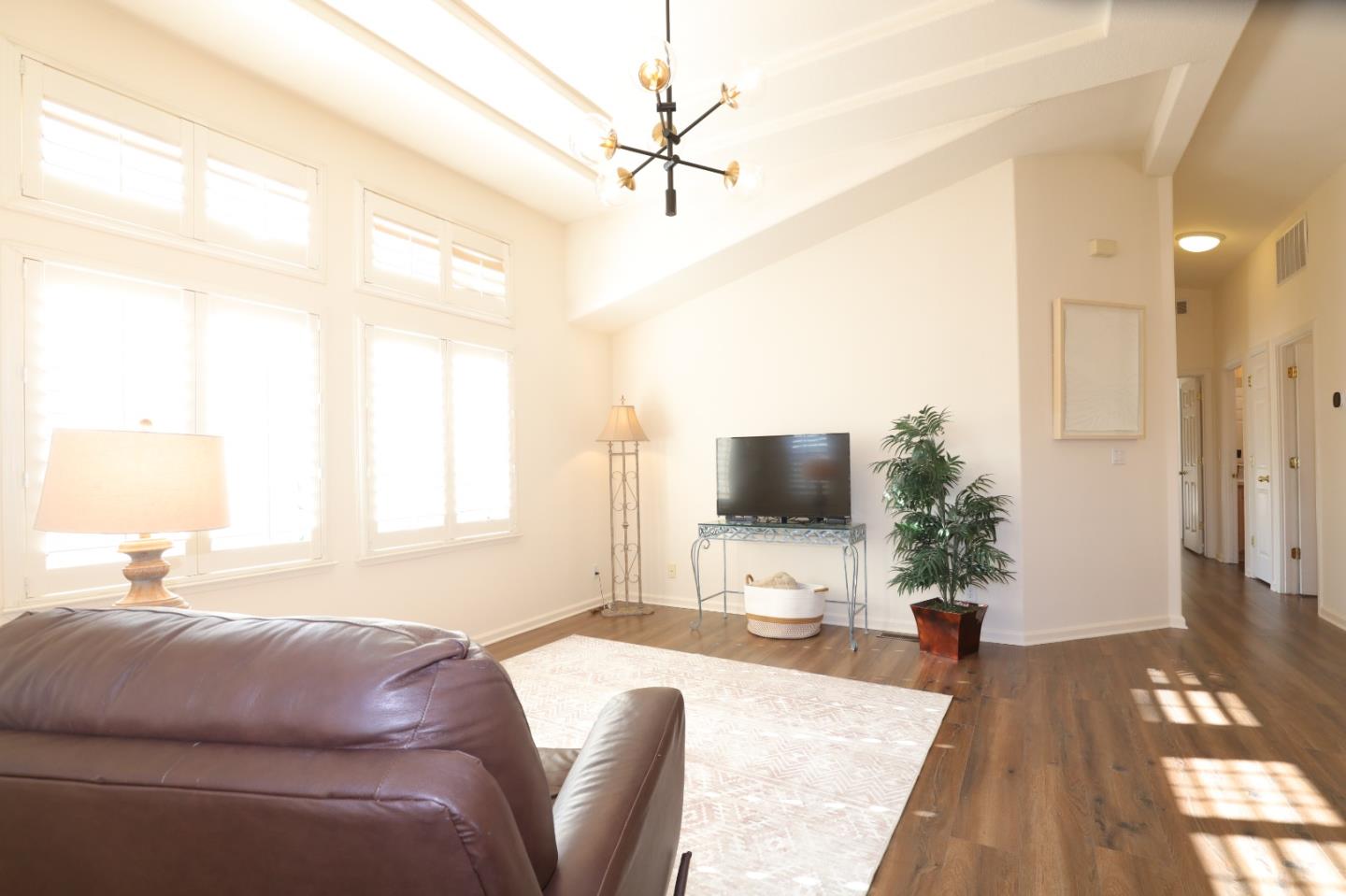 Detail Gallery Image 11 of 81 For 433 Sylvan Ave #122,  Mountain View,  CA 94041 - 3 Beds | 2 Baths