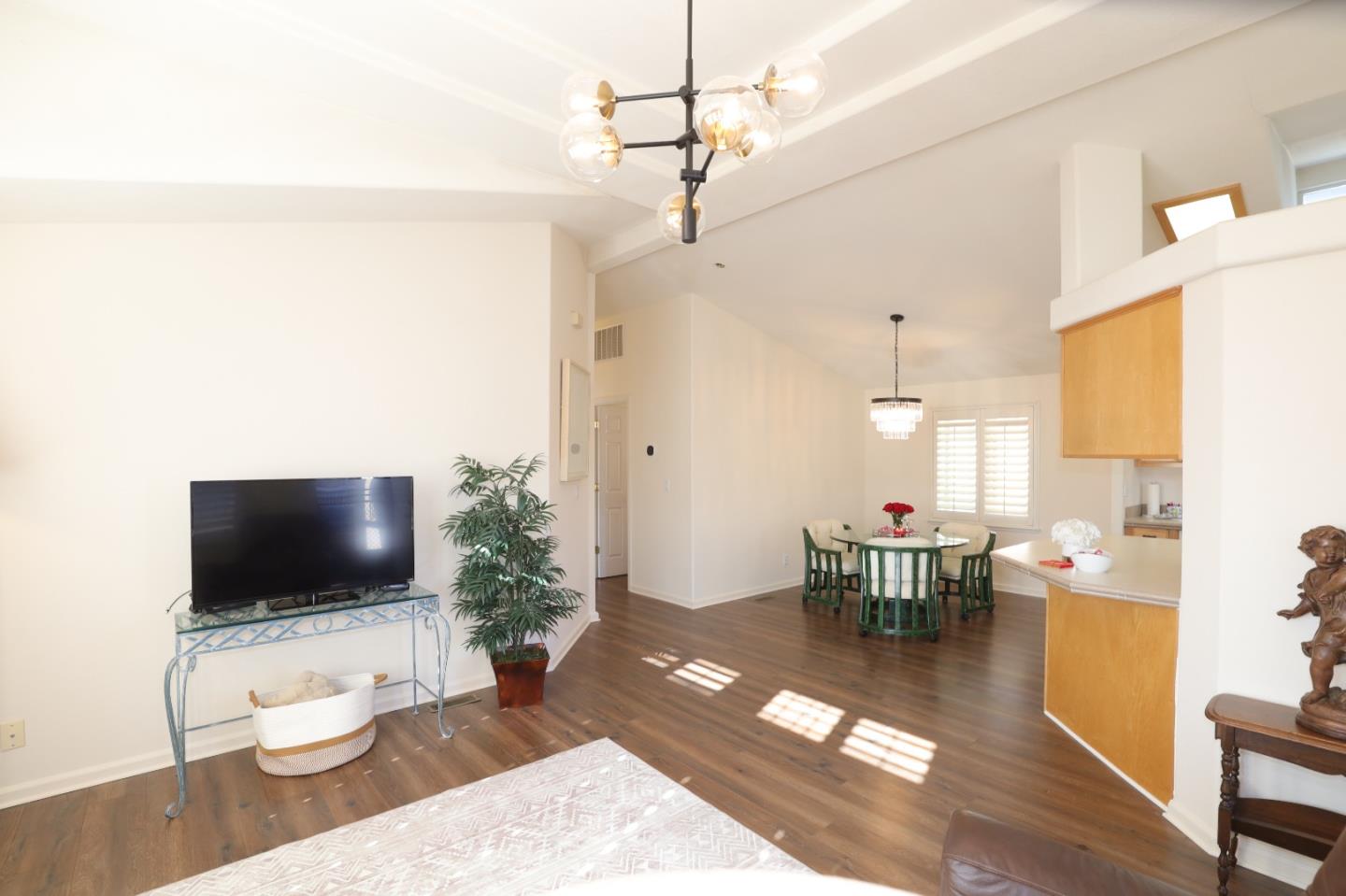 Detail Gallery Image 13 of 81 For 433 Sylvan Ave #122,  Mountain View,  CA 94041 - 3 Beds | 2 Baths