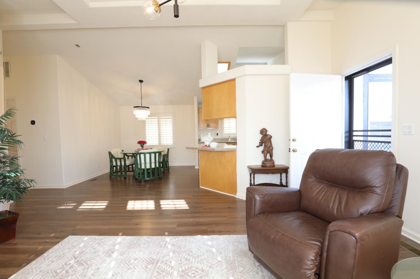 Detail Gallery Image 14 of 81 For 433 Sylvan Ave #122,  Mountain View,  CA 94041 - 3 Beds | 2 Baths