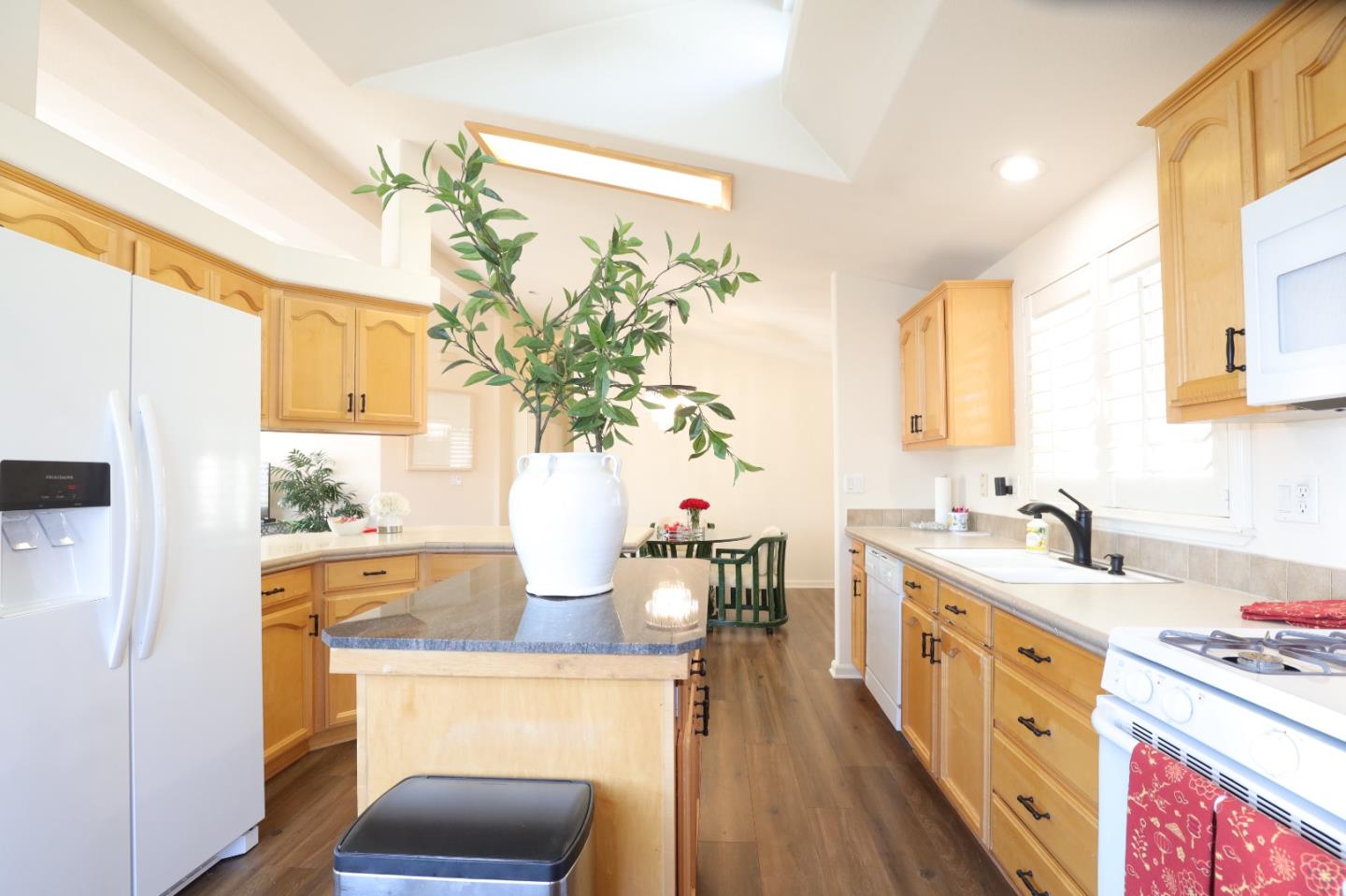 Detail Gallery Image 19 of 81 For 433 Sylvan Ave #122,  Mountain View,  CA 94041 - 3 Beds | 2 Baths