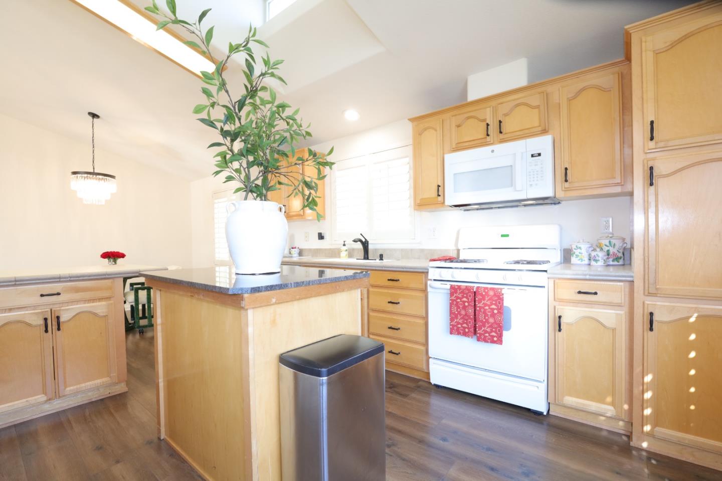 Detail Gallery Image 31 of 81 For 433 Sylvan Ave #122,  Mountain View,  CA 94041 - 3 Beds | 2 Baths