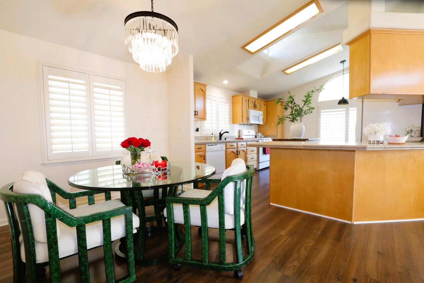 Detail Gallery Image 7 of 81 For 433 Sylvan Ave #122,  Mountain View,  CA 94041 - 3 Beds | 2 Baths