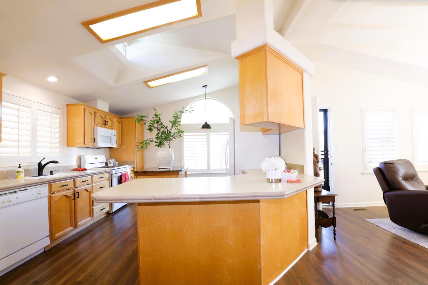 Detail Gallery Image 8 of 81 For 433 Sylvan Ave #122,  Mountain View,  CA 94041 - 3 Beds | 2 Baths