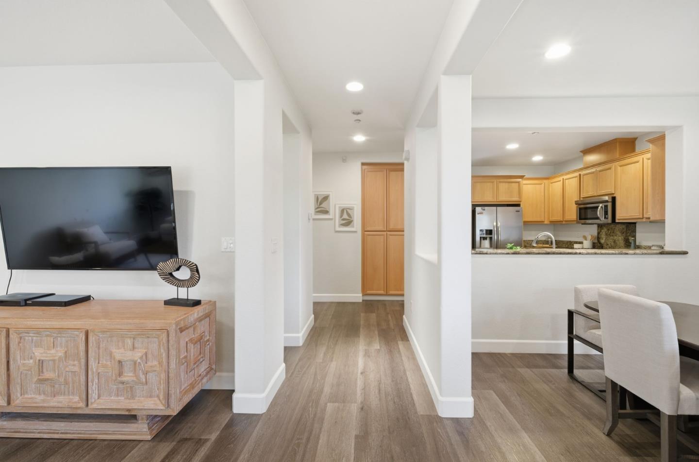 Detail Gallery Image 11 of 47 For 7942 English Oak Cir, Gilroy,  CA 95020 - 3 Beds | 2/1 Baths