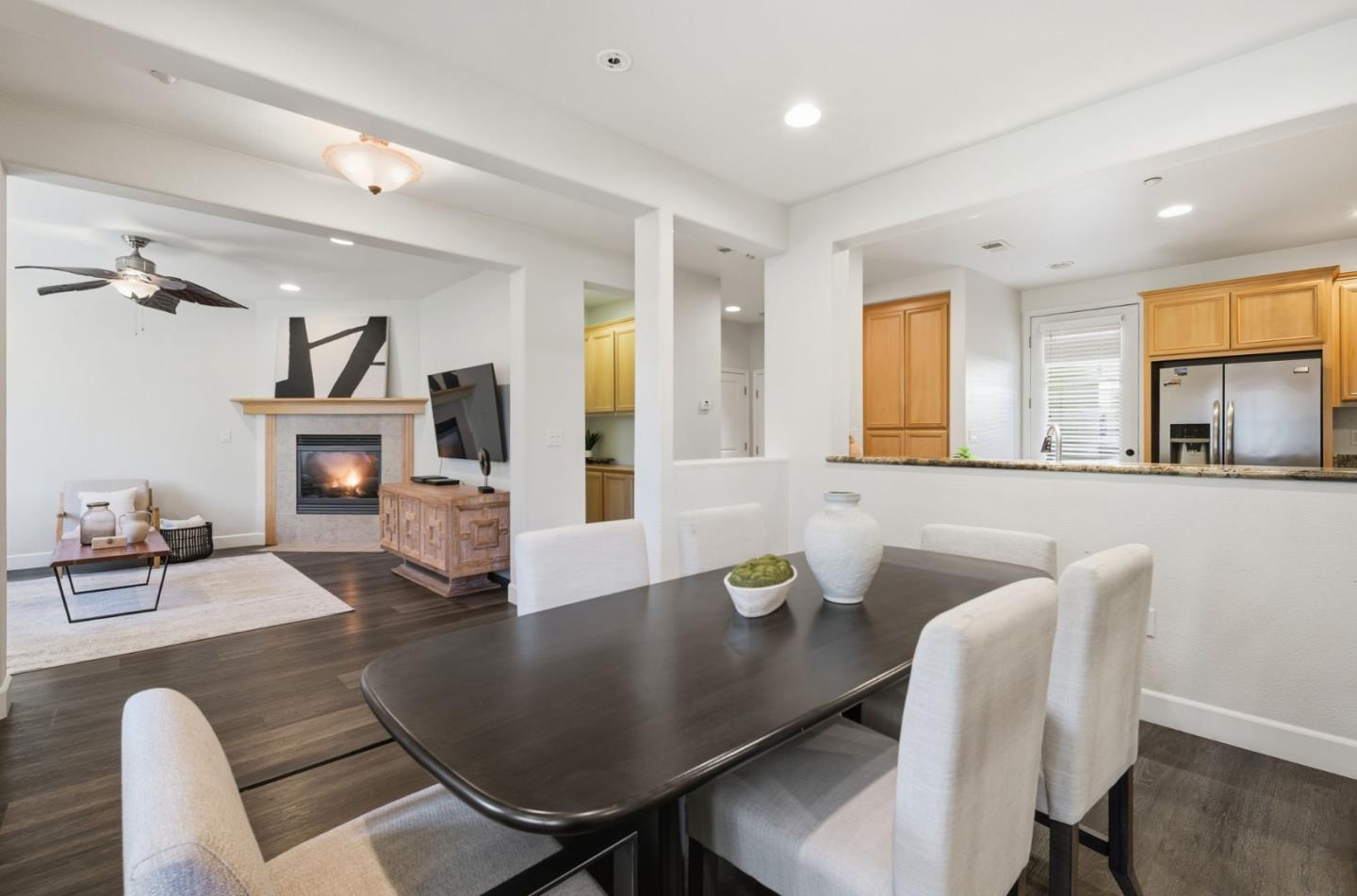 Detail Gallery Image 13 of 47 For 7942 English Oak Cir, Gilroy,  CA 95020 - 3 Beds | 2/1 Baths