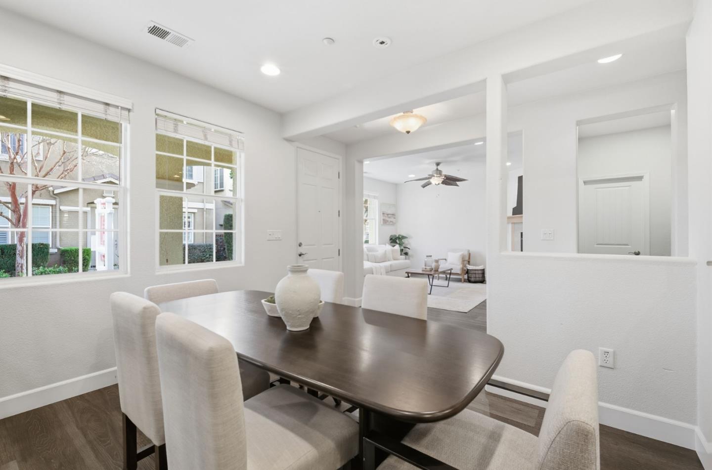 Detail Gallery Image 14 of 47 For 7942 English Oak Cir, Gilroy,  CA 95020 - 3 Beds | 2/1 Baths