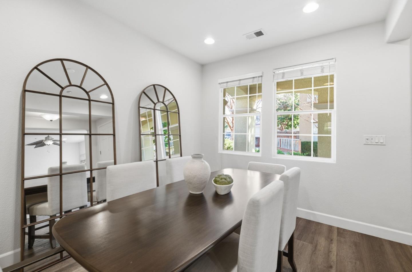 Detail Gallery Image 15 of 47 For 7942 English Oak Cir, Gilroy,  CA 95020 - 3 Beds | 2/1 Baths