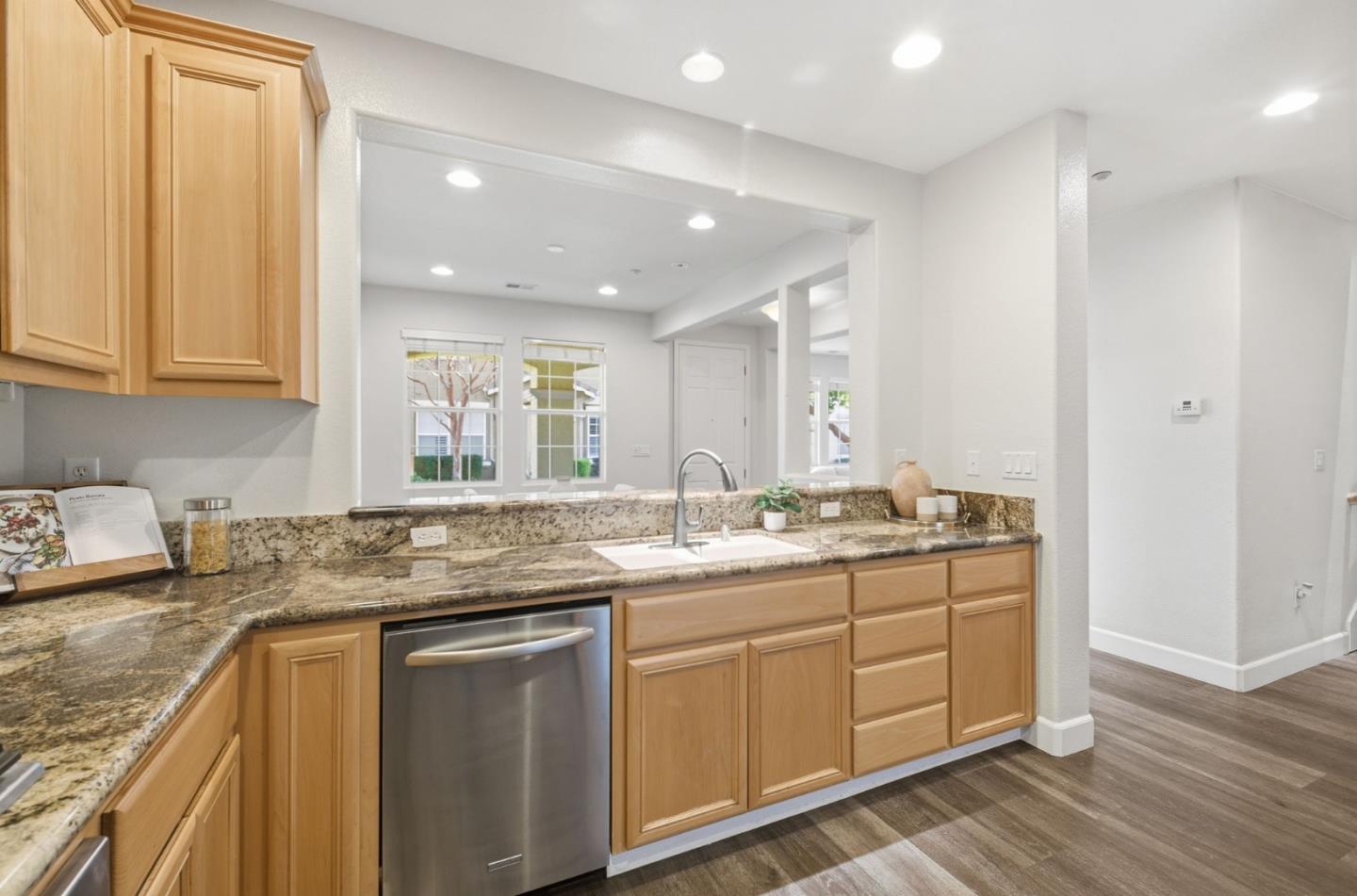 Detail Gallery Image 17 of 47 For 7942 English Oak Cir, Gilroy,  CA 95020 - 3 Beds | 2/1 Baths