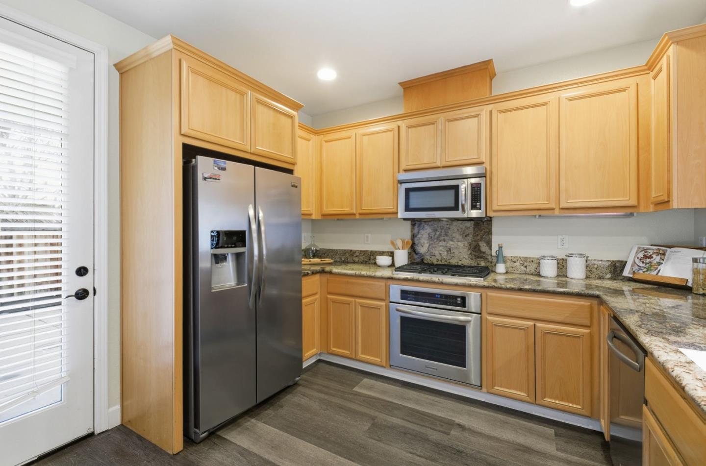 Detail Gallery Image 20 of 47 For 7942 English Oak Cir, Gilroy,  CA 95020 - 3 Beds | 2/1 Baths