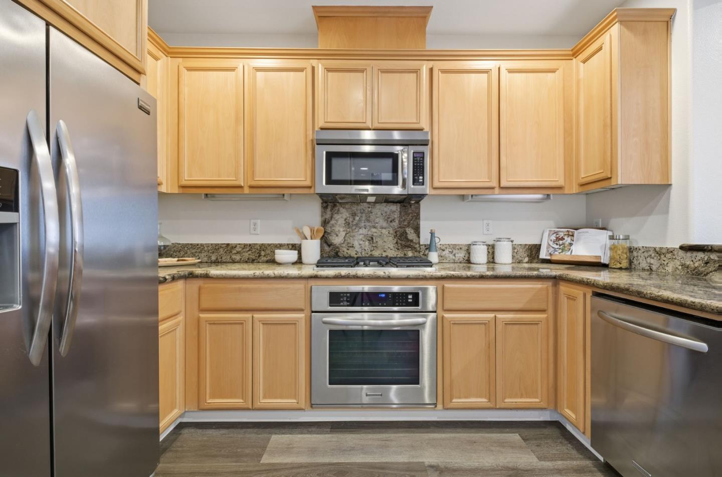 Detail Gallery Image 21 of 47 For 7942 English Oak Cir, Gilroy,  CA 95020 - 3 Beds | 2/1 Baths