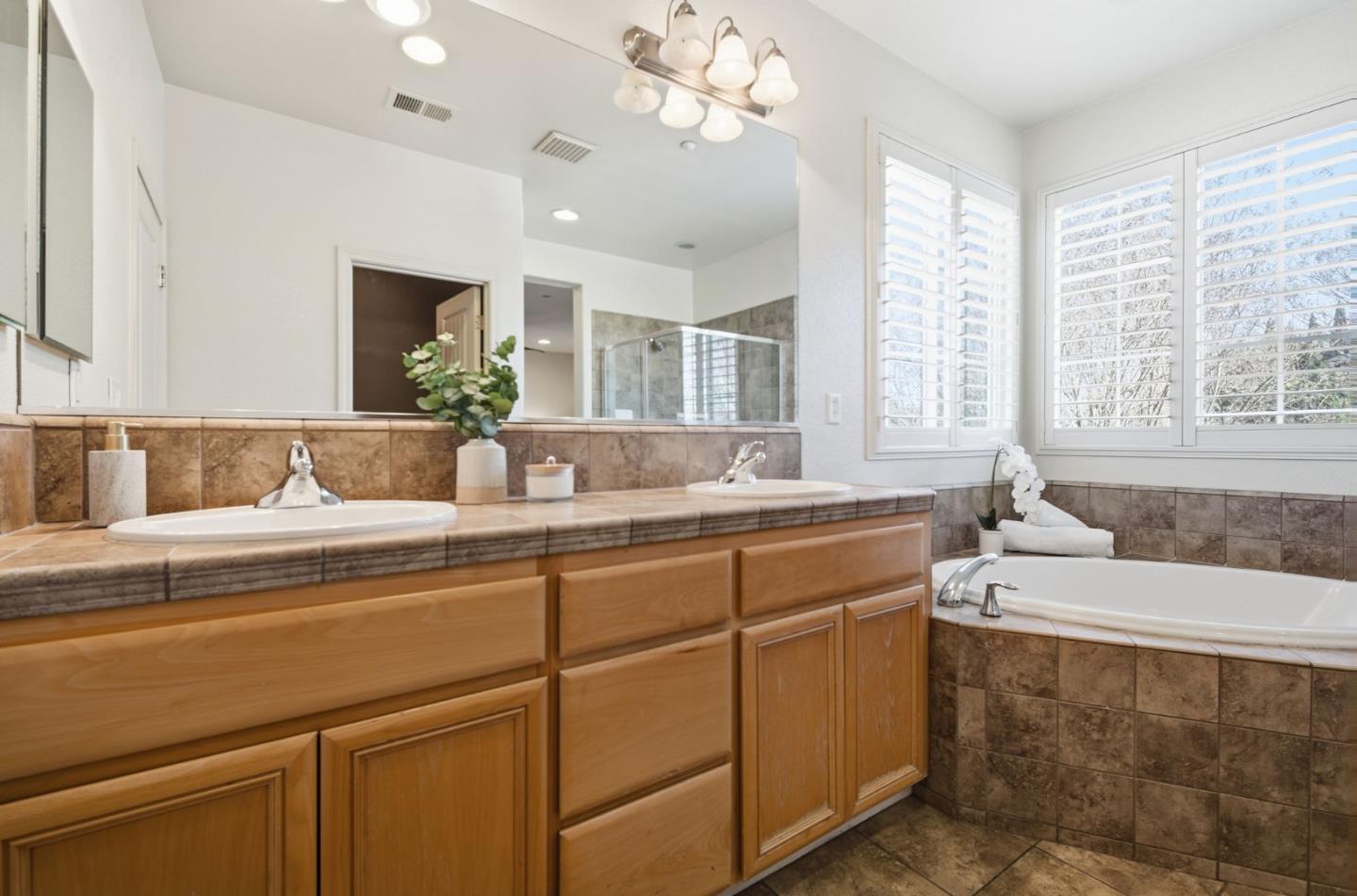 Detail Gallery Image 27 of 47 For 7942 English Oak Cir, Gilroy,  CA 95020 - 3 Beds | 2/1 Baths