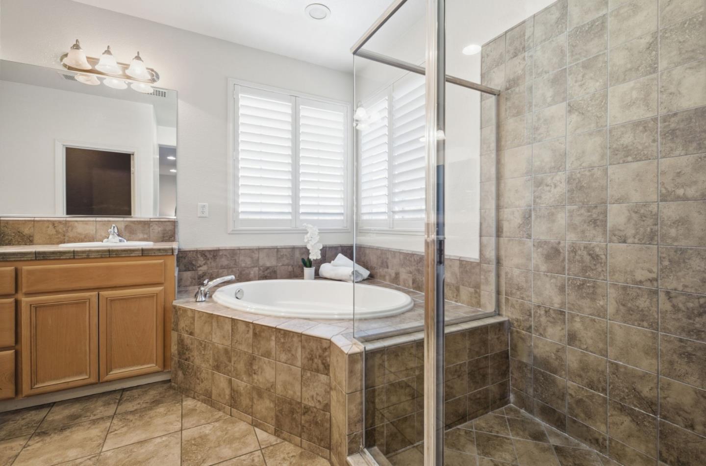 Detail Gallery Image 29 of 47 For 7942 English Oak Cir, Gilroy,  CA 95020 - 3 Beds | 2/1 Baths