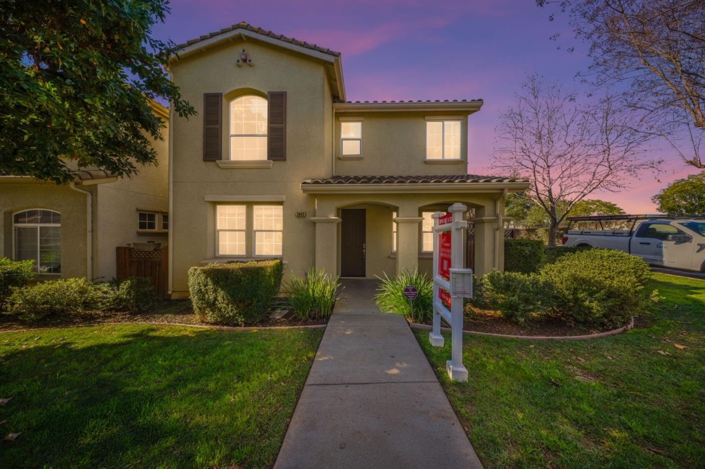 Detail Gallery Image 3 of 47 For 7942 English Oak Cir, Gilroy,  CA 95020 - 3 Beds | 2/1 Baths