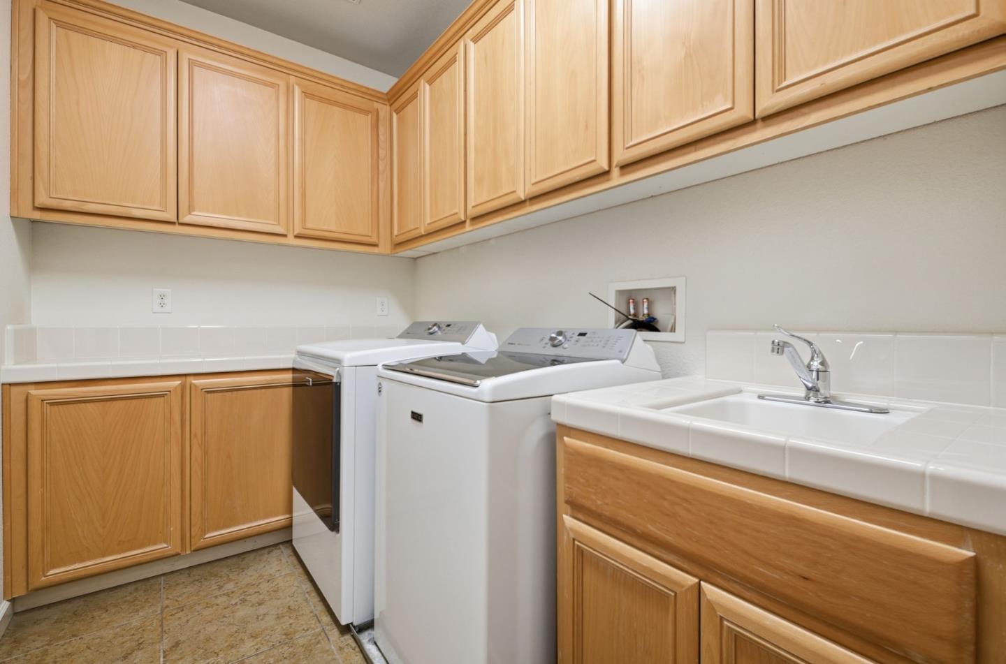 Detail Gallery Image 35 of 47 For 7942 English Oak Cir, Gilroy,  CA 95020 - 3 Beds | 2/1 Baths