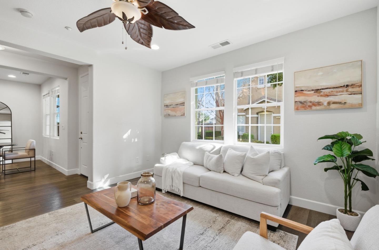 Detail Gallery Image 6 of 47 For 7942 English Oak Cir, Gilroy,  CA 95020 - 3 Beds | 2/1 Baths