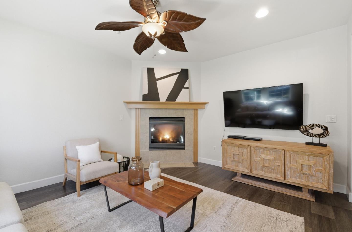 Detail Gallery Image 9 of 47 For 7942 English Oak Cir, Gilroy,  CA 95020 - 3 Beds | 2/1 Baths