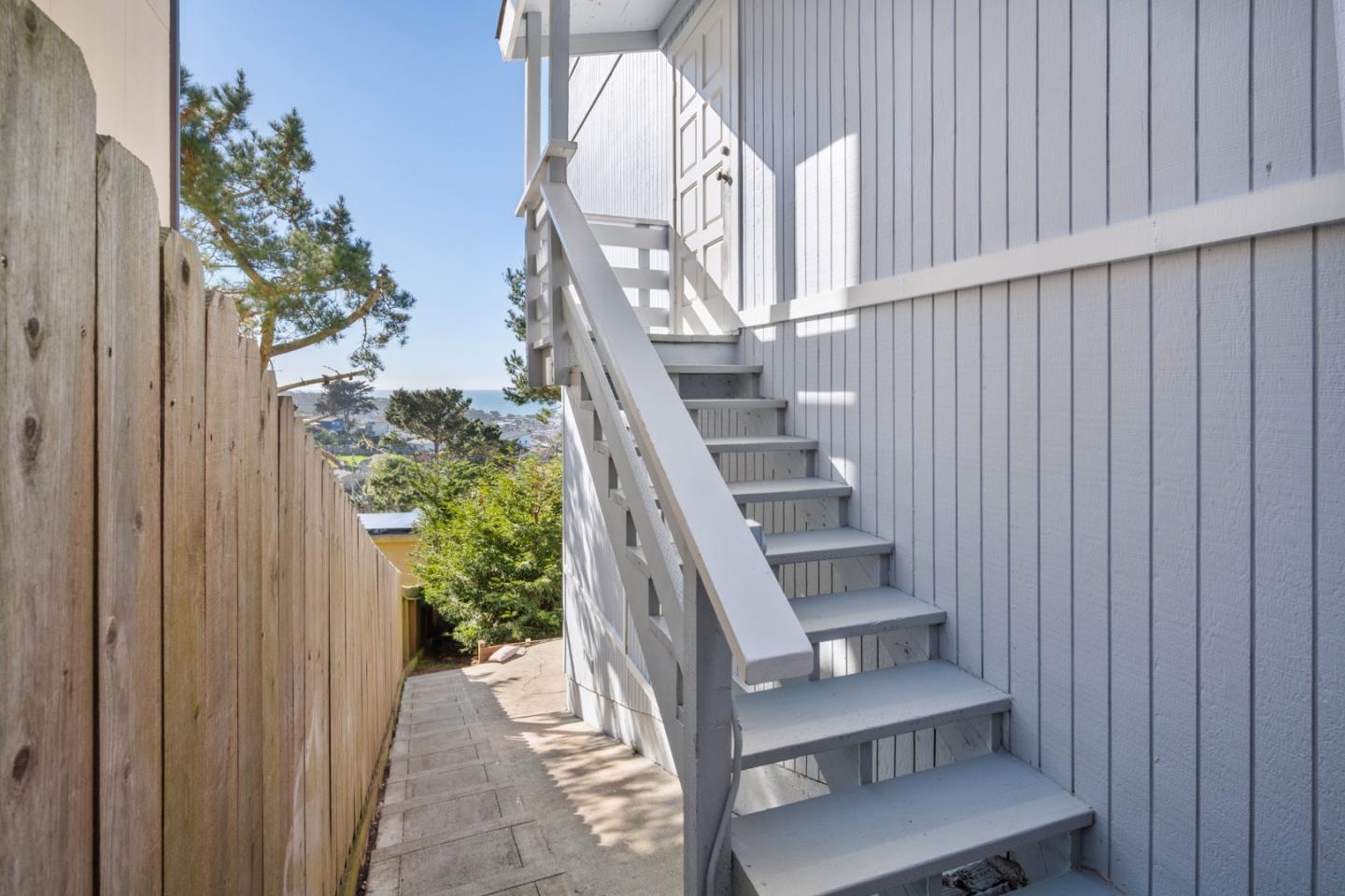 Detail Gallery Image 29 of 41 For 582 Farallon Ave, Pacifica,  CA 94044 - 3 Beds | 2 Baths