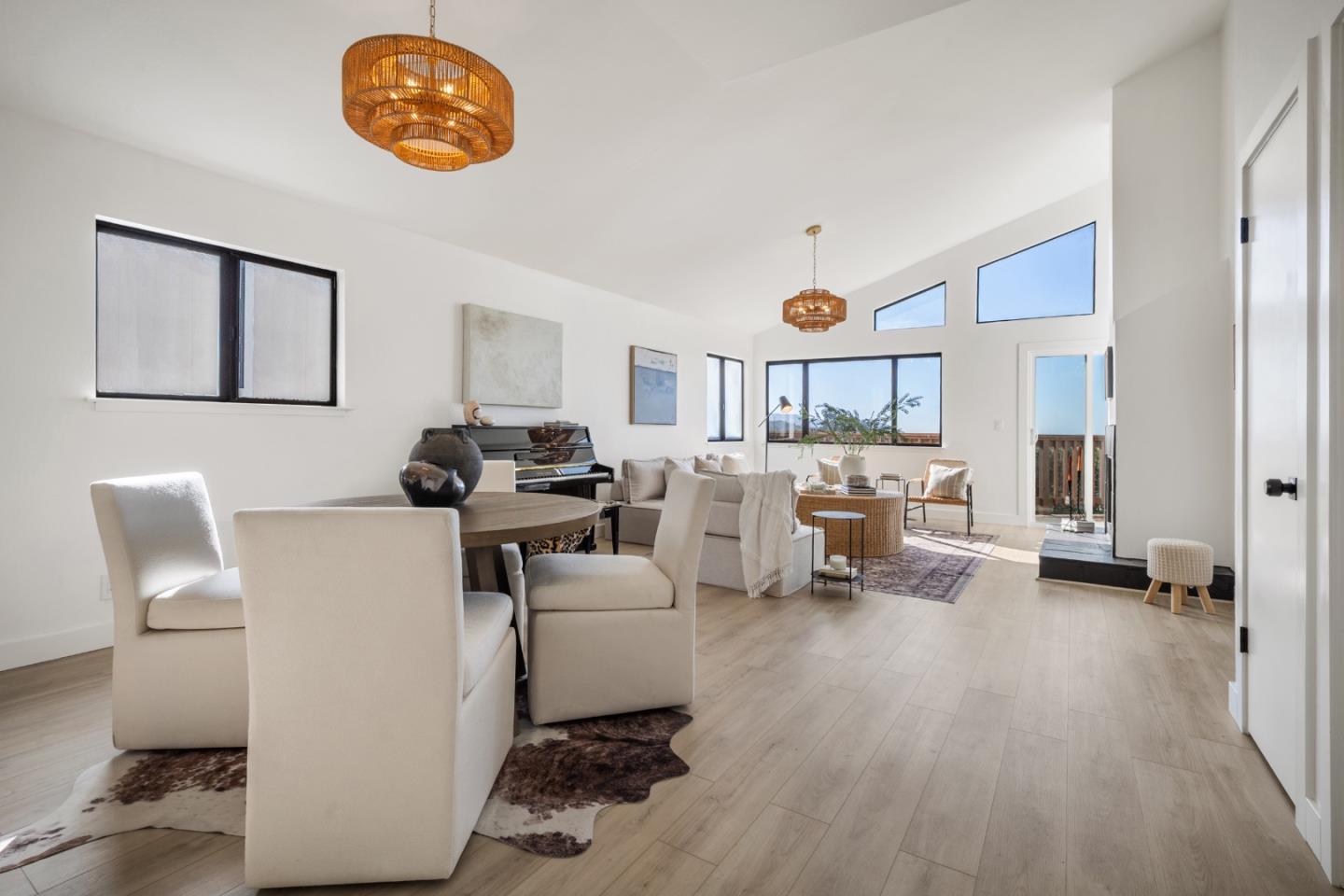 Detail Gallery Image 5 of 41 For 582 Farallon Ave, Pacifica,  CA 94044 - 3 Beds | 2 Baths