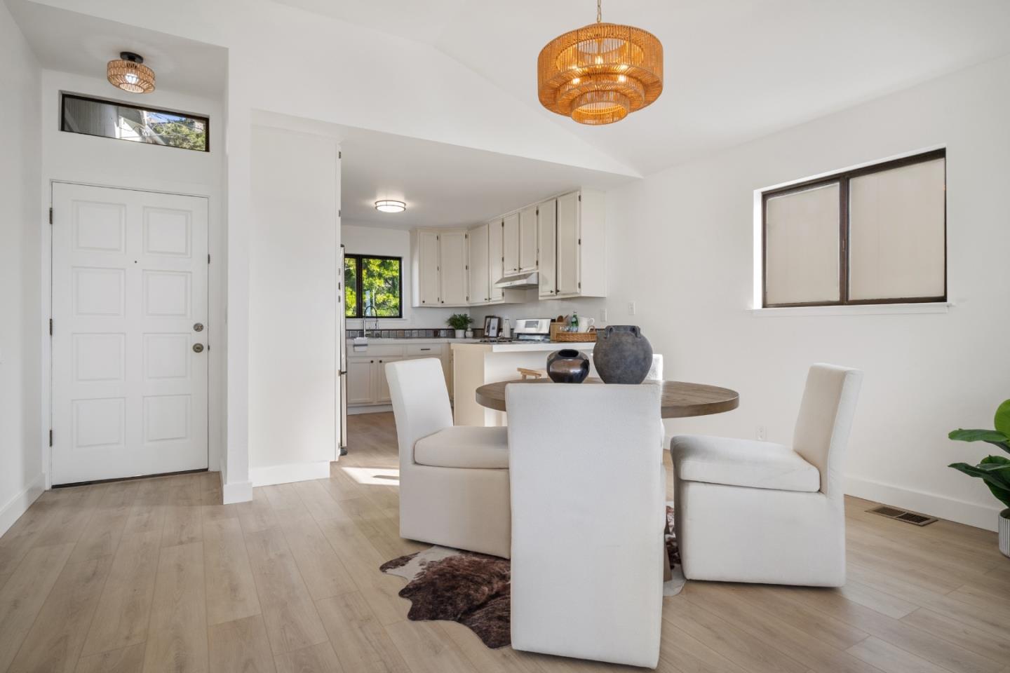 Detail Gallery Image 6 of 41 For 582 Farallon Ave, Pacifica,  CA 94044 - 3 Beds | 2 Baths