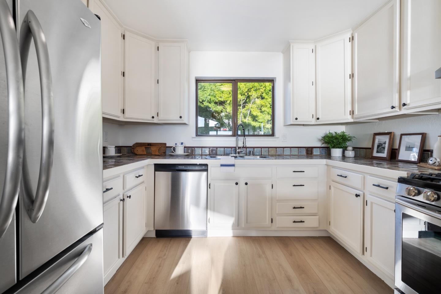 Detail Gallery Image 7 of 41 For 582 Farallon Ave, Pacifica,  CA 94044 - 3 Beds | 2 Baths